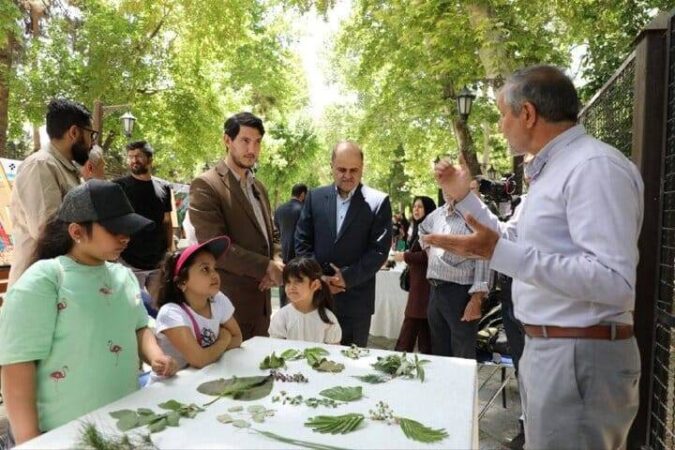 تابلوی شناسنامه تنوع زیستی در پارک شهر تهران رونمایی شد تابلوی شناسنامه تنوع زیستی در پارک شهر تهران رونمایی شد