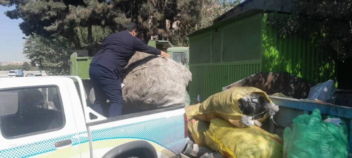 اجرای طرح ضربتی مقابله با جمع‌آوری غیرمجاز پسماند خشک در منطقه ۱۹