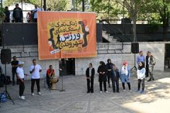 نواختن زنگ تحرک به یاد حماسه‌سازان خرمشهر در بوستان نیاوران